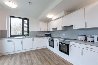 1 bed flat, Heavitree Road, St Sidwells, Exeter, EX12FR - Image 6